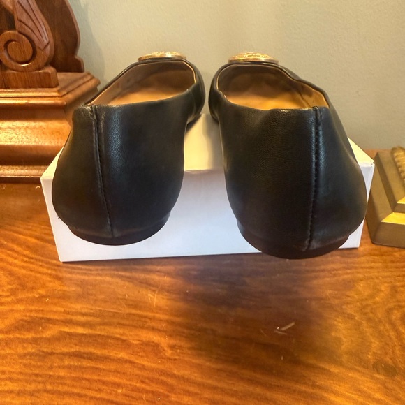 Tory Burch Black Leather Benton Ballet Flats with Gold Logo Medallion Size 8 - Picture 8 of 10